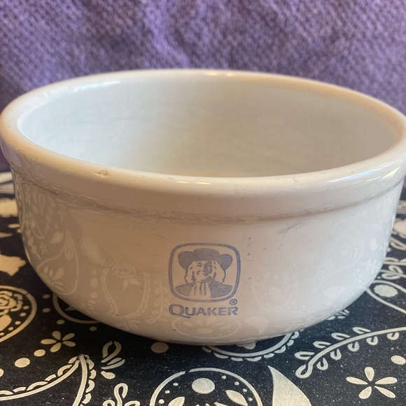 Quaker Oats Stoneware Bowl Pair with small enamels handled floral pitcher - Picture 2 of 7